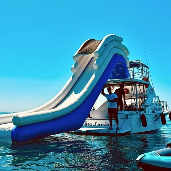 Charters Privados | Private Boat Tours 1 Aventura-en-el-mar-con-tobogan-XXL.jpg